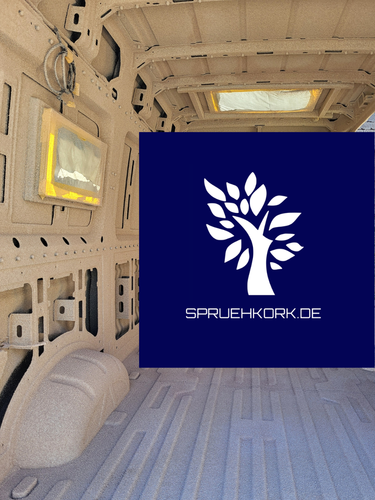 Ein vollständig mit Sprühkork isolierter Camper; darauf ein dunkelblaues Logo des Herstellers Sprühkork.